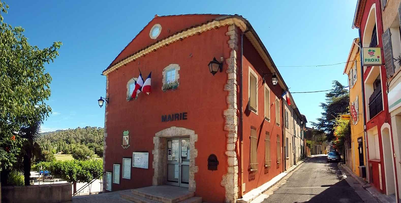 Peinture mairie Ste Anastasie Liberté guidant le peuple fenetres