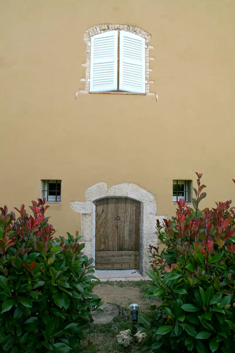 Vieux moulin trompe l'oeil mural porte et volets