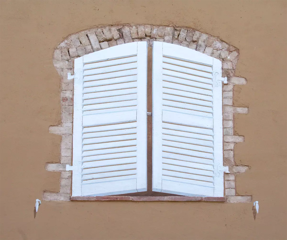 Vieux moulin trompe l'oeil mural porte et volets